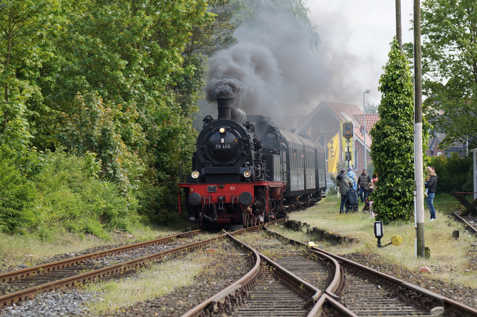 78468 fährt in Harsewinkel ein