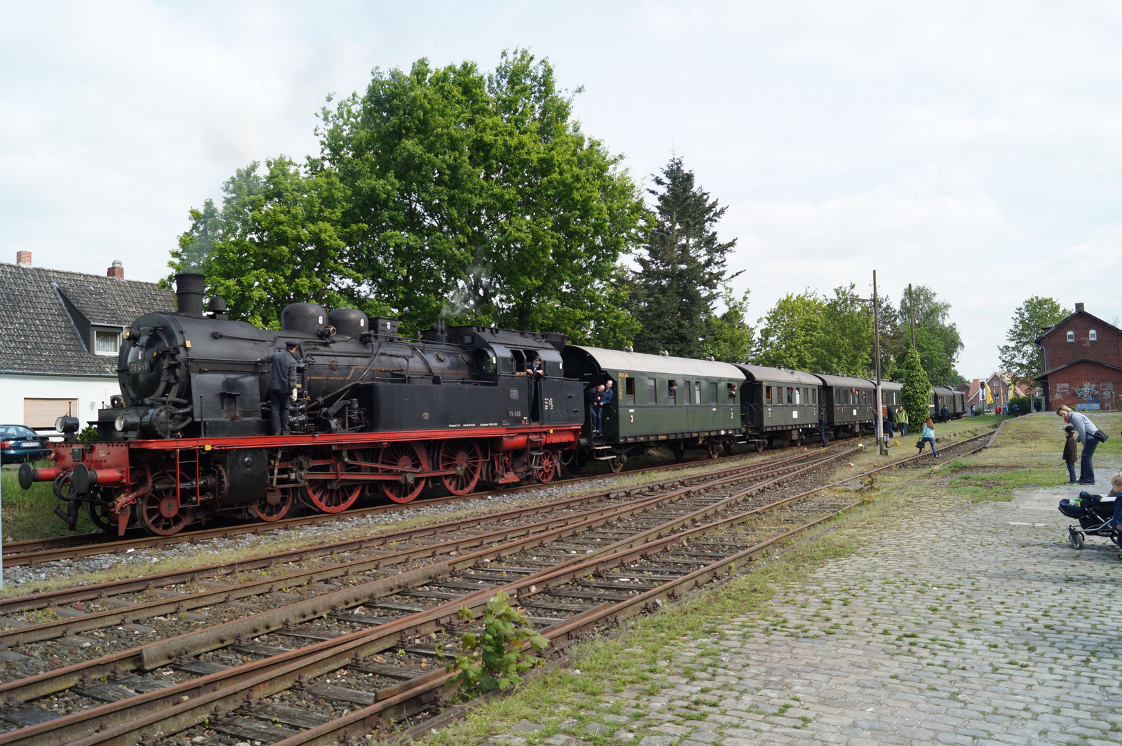 78468 steht am Harsewinkeler Bahnhof