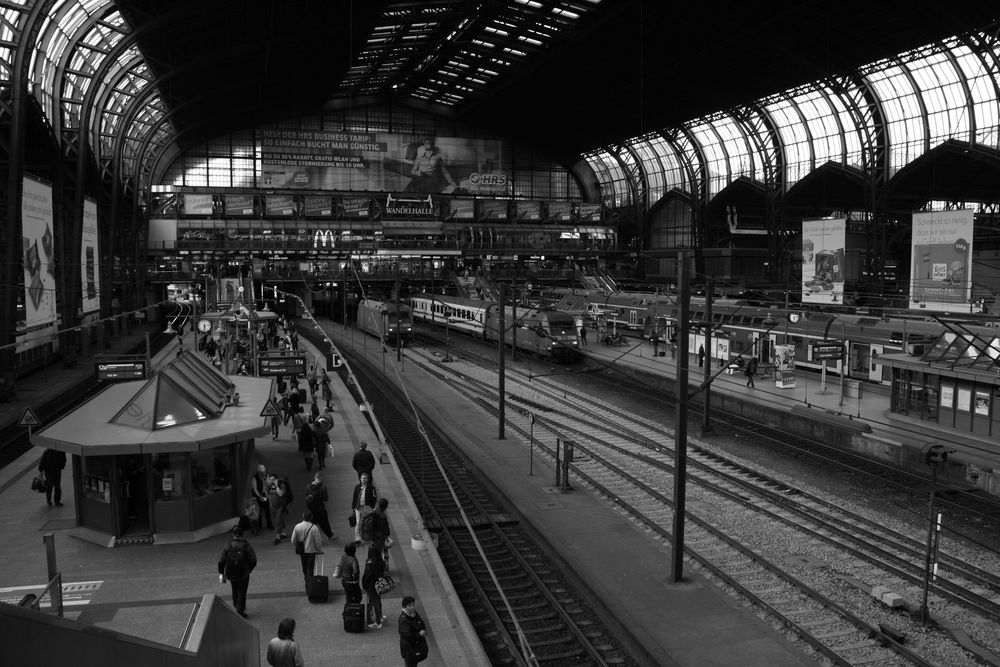 Hamburg Hauptbahnhof von Armin Schiel 