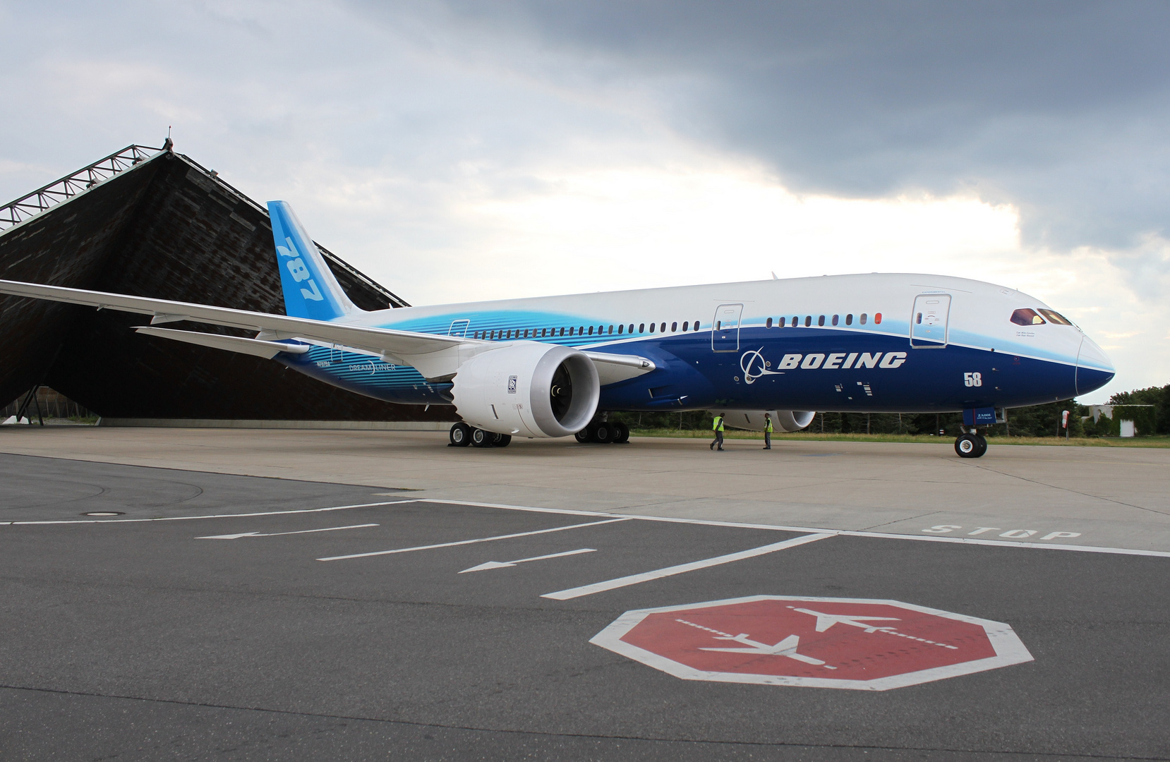 787 zu Besuch in Berlin