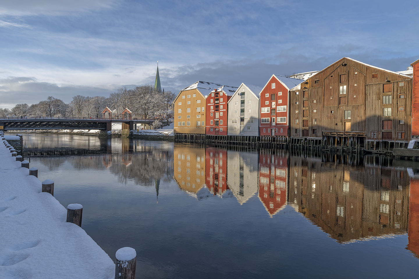 7886R Panorama Trondheim Lagerhäuser Fluss Nidelv Nidaros-Dom