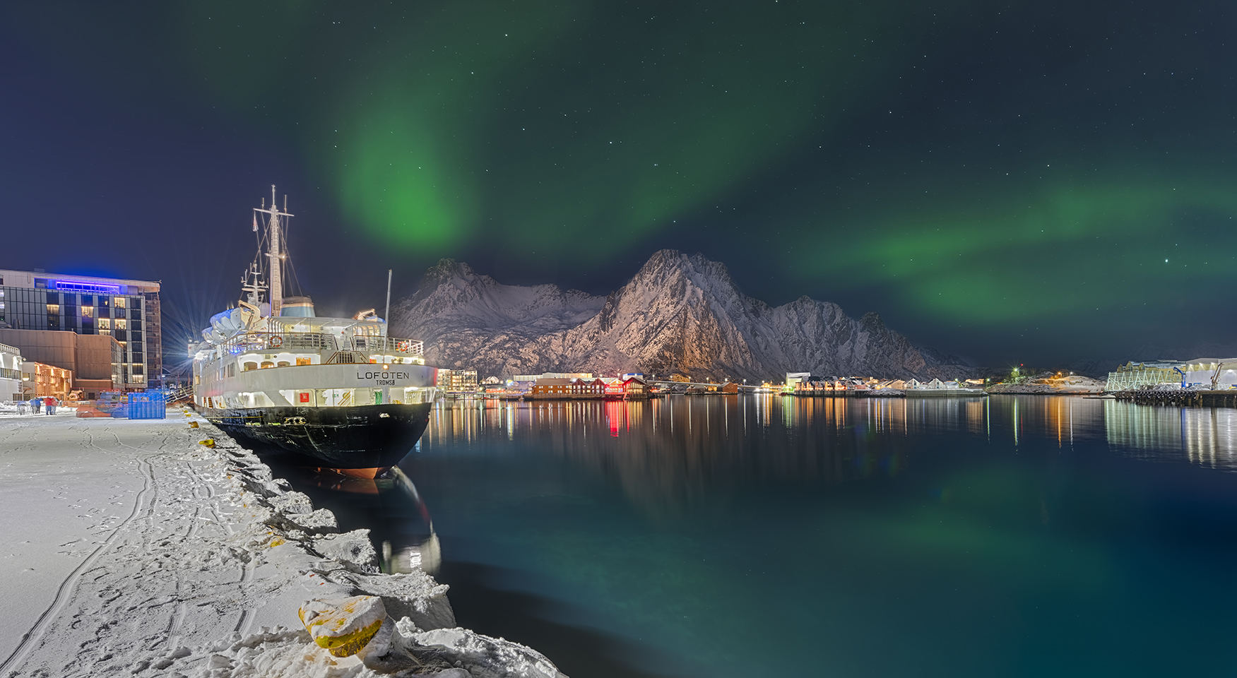 7960R-68R Svolvaer MS Lofoten Hafen Nordlicht