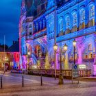 7981TZ-85TZ Rathaus und Marktplatz Bückeburg bunt beleuchtet