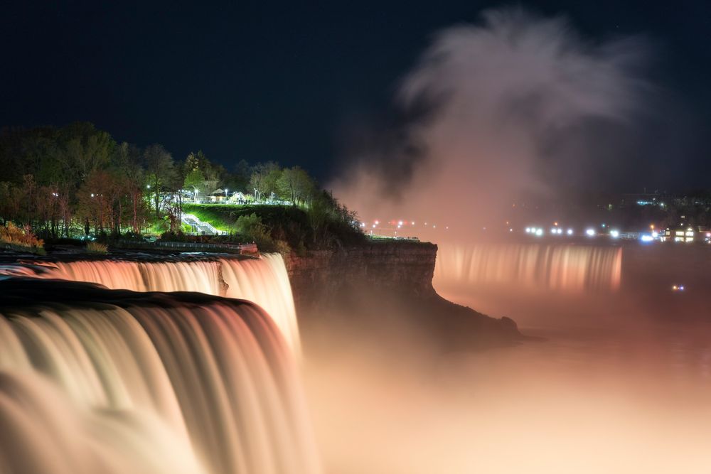 Niagara Falls bei Nacht von RandomCityLights