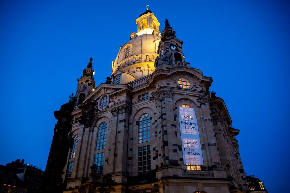 Frauenkirche in Dresden - Selig sind, die Frieden stiften von Eugen Roch