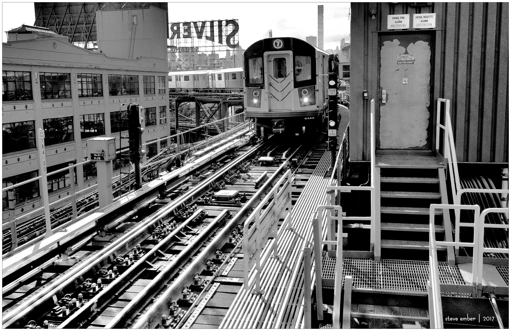 7Scape No.10 - Silvercup and Silver Cars @ Queensboro Plaza