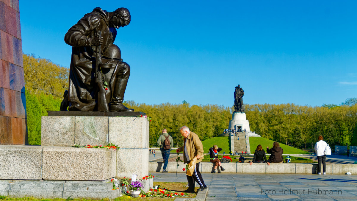  8. MAI 2023 - AM SOWJETISCHEN EHRENMAL BERLIN-TREPTOW