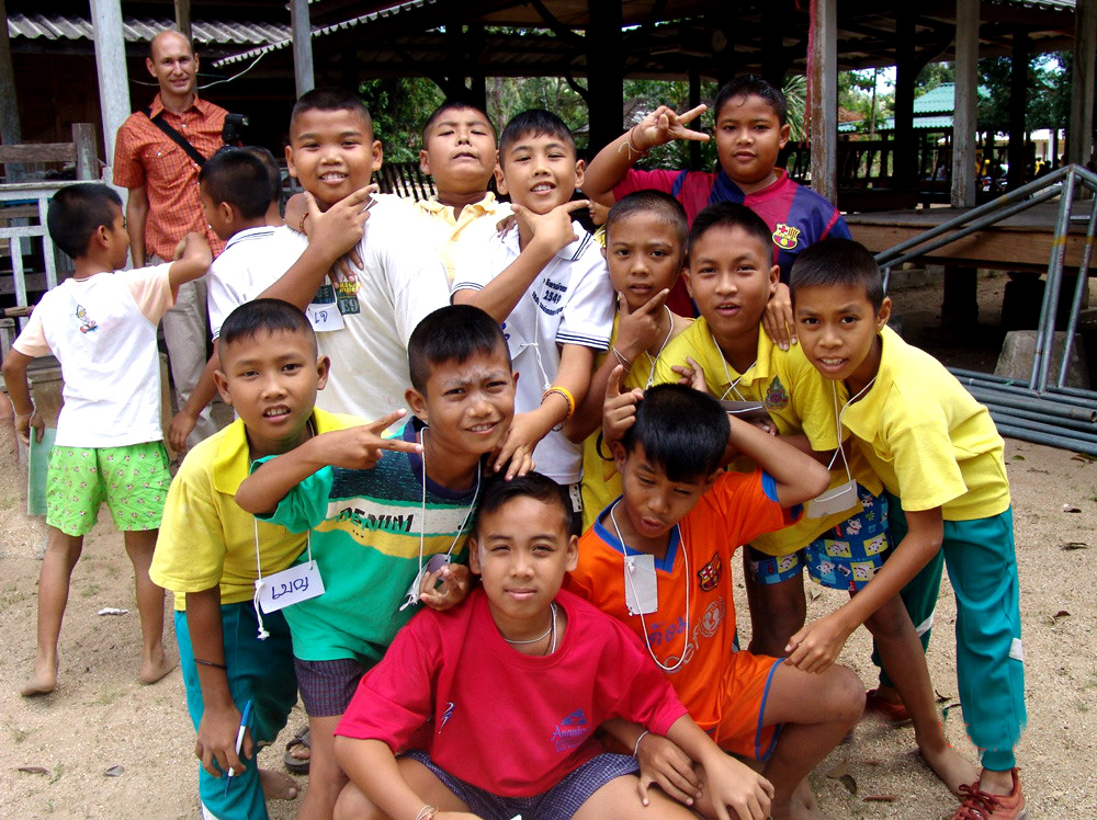 8) Walkabout with German FC member Joachim in Surat Thani South Thailand!!