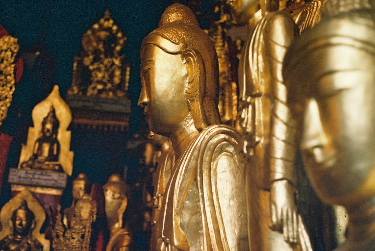 8000 BuddhaStatuen, Myanmar