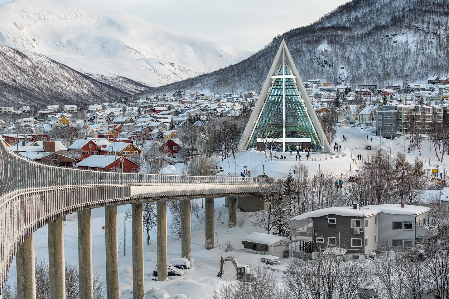 8084R Tromso Norwegen Winter Brücke mit Eismeerkathedrale