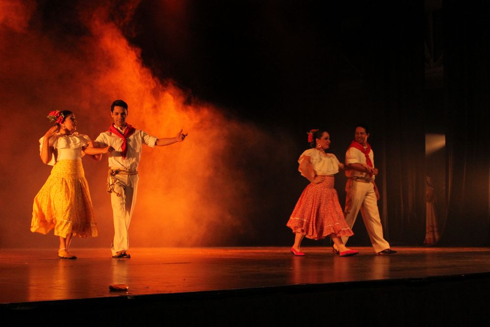 Colores del teatro von achinaleong 