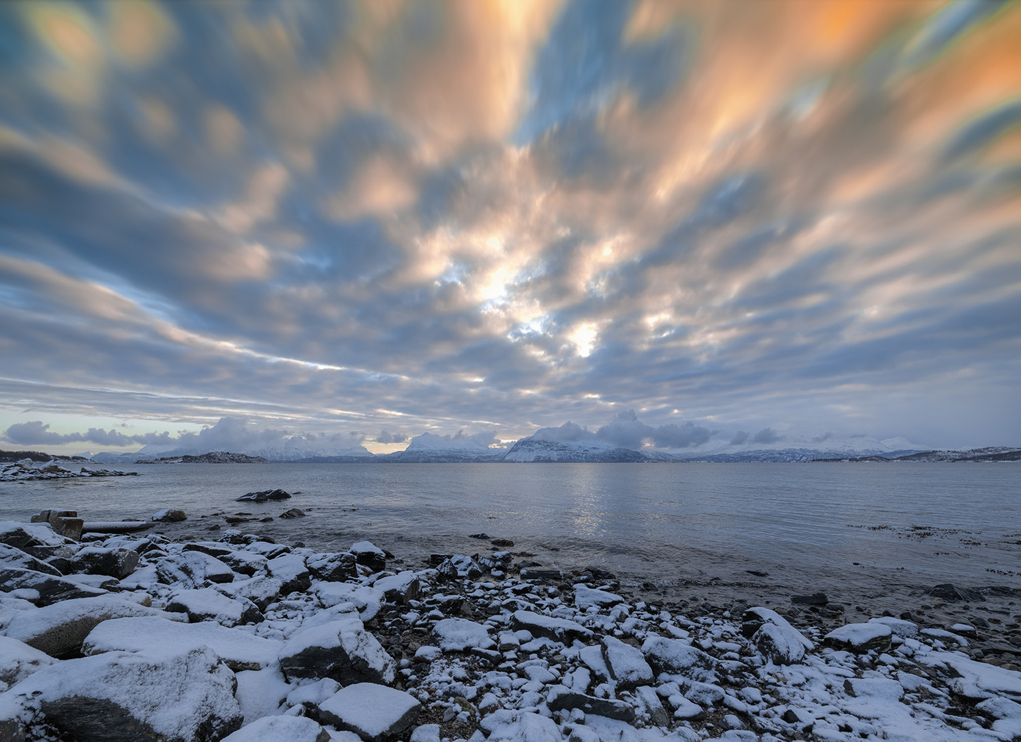 8450R Sonnenaufgang am Fjord Norwegen Winter