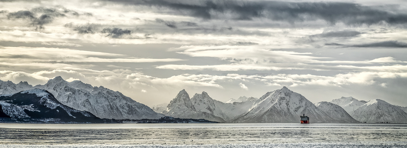 8487R-88R Panorama Hurtigruten Norwegen Winter