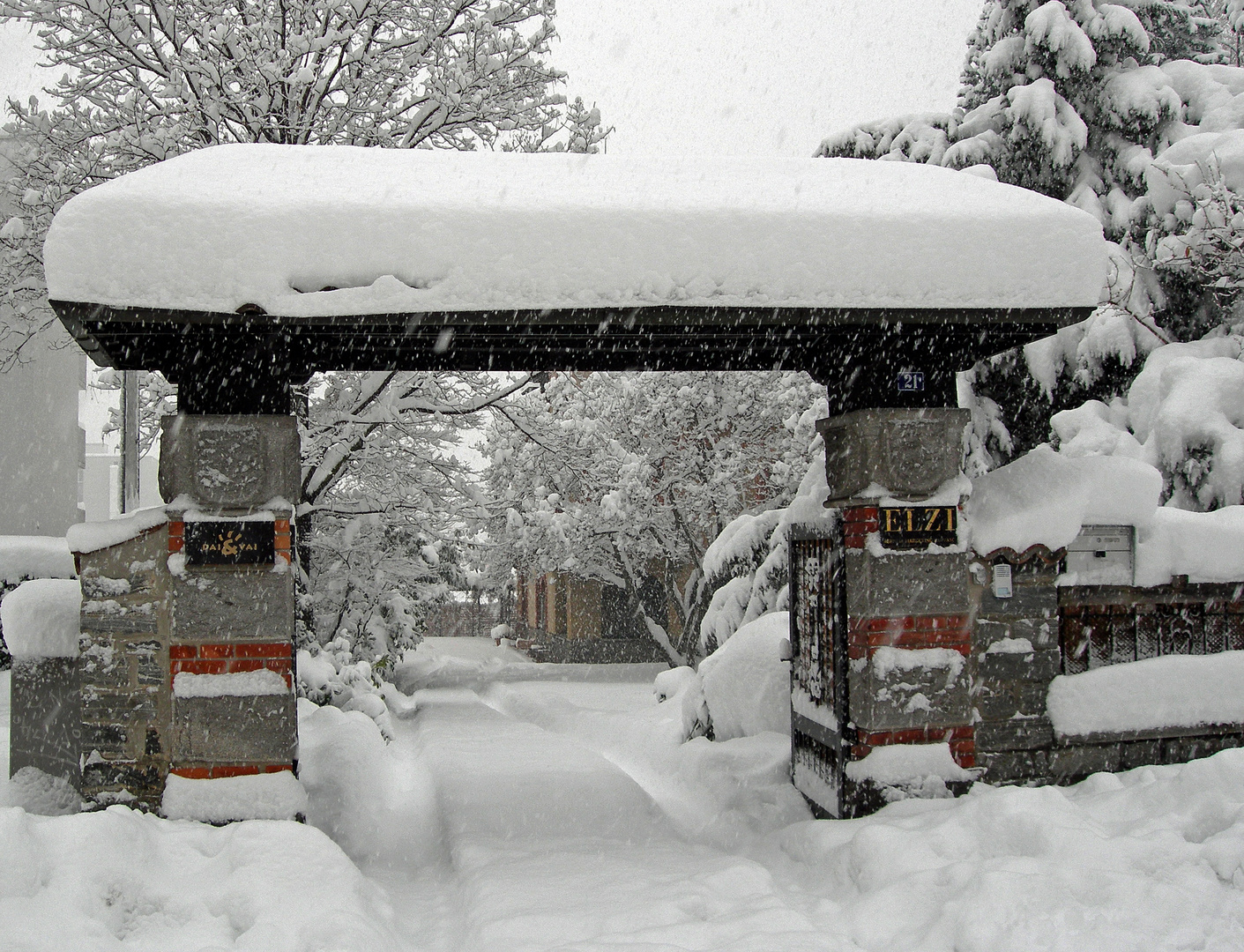 85 cm Schnee  Via Ghiringhelli Bellinzona 17.01.2006