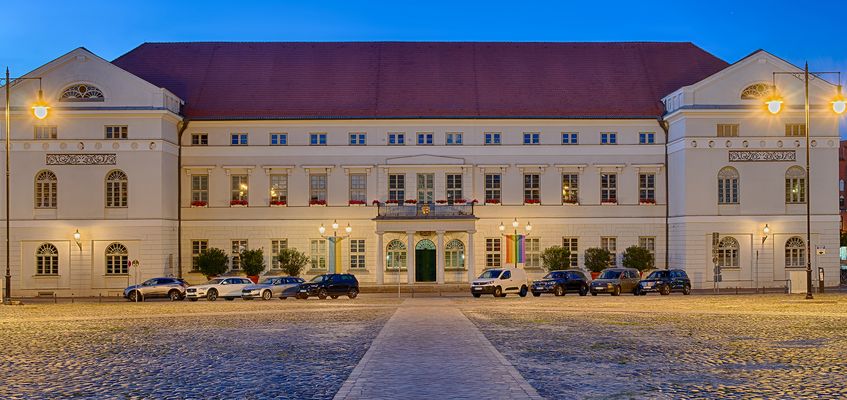 8536SC-40SC Rathaus beleuchtet Wismar Ostsee Deutschland