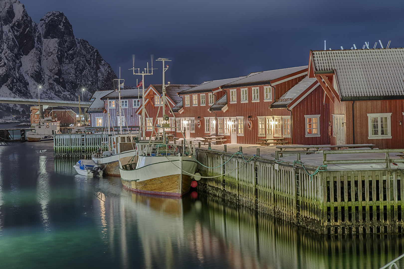 8597R-8605R Svolvaer Lofoten Hafen Nacht