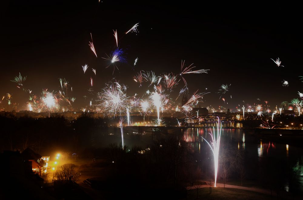 Silvesterfeuerwerk in Magdeburg von Astrid Hass 