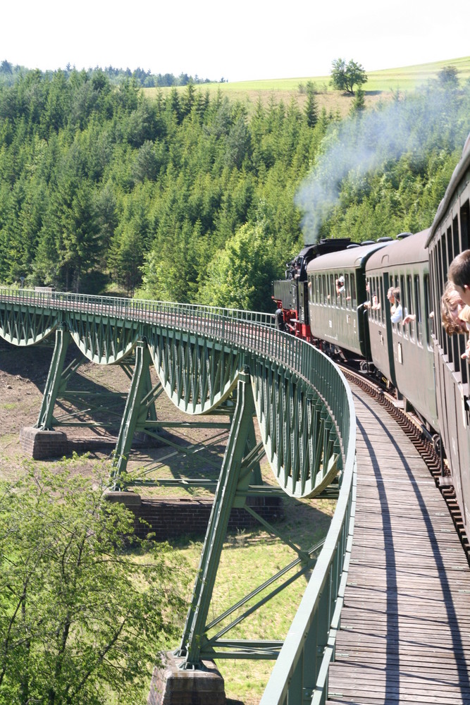 86 333 auf dem Biesenbach-Viadukt nahe Blumberg