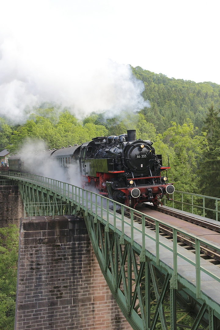 86 333 mit Donnerbüchsen im Wutachtal