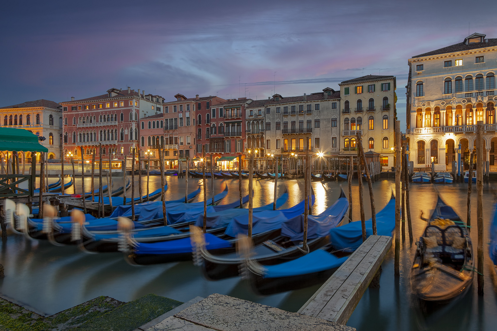 8777D Canal Grande beleuchtet Venedig