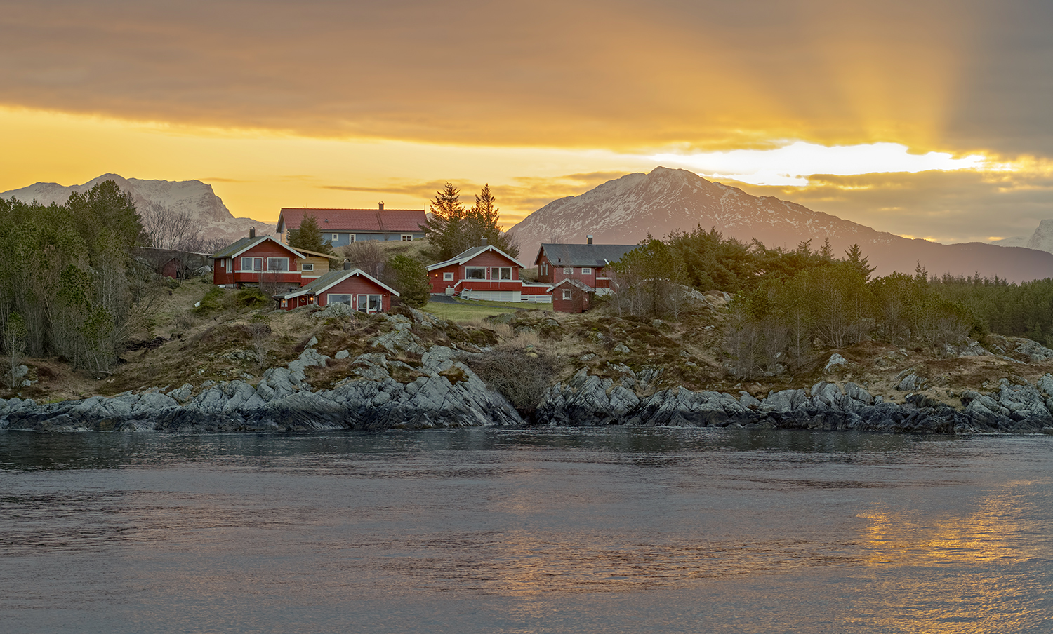 8791R Lichtstimmung am Fjord Norwegen Hurtigruten