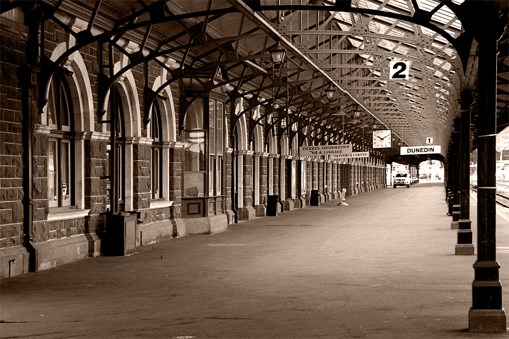 Bahnhof Dunedin in Neuseeland von JanaThiemEberitsch