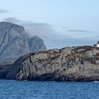 8820R Einsames Haus mit Leuchtturm am Fjord Norwegen Hurtigruten