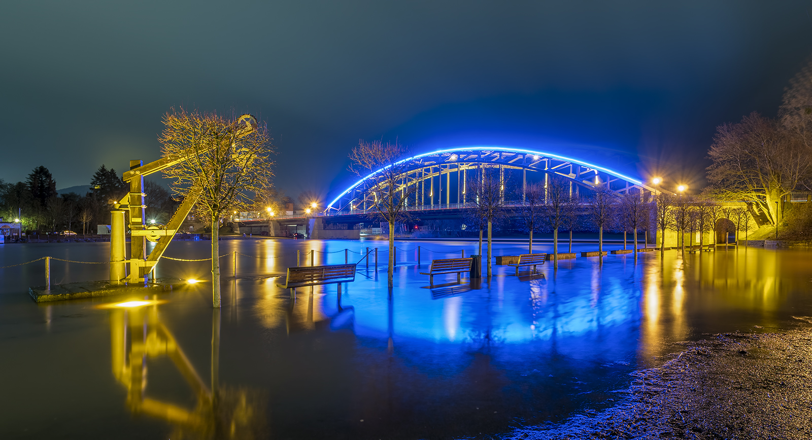 8941SB Rinteln an der Weser bei Hochwasser Nacht