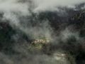 hameau dans la brume de cébo