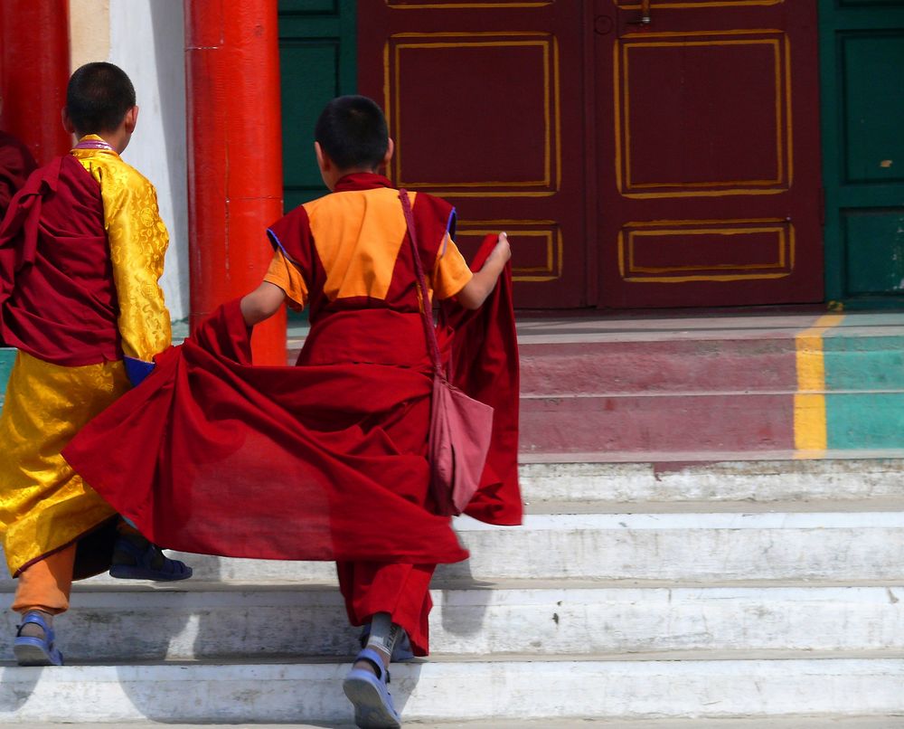 Young Buddhist Monks von Ute Szczepanski 