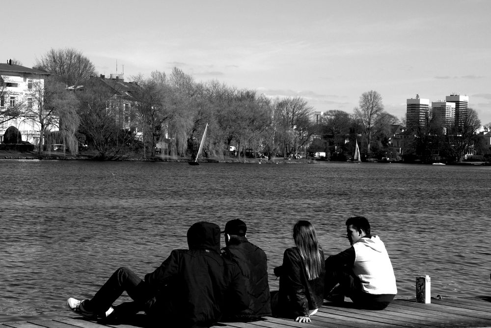 Chillabend an der Alster von Uta Behnfeld 