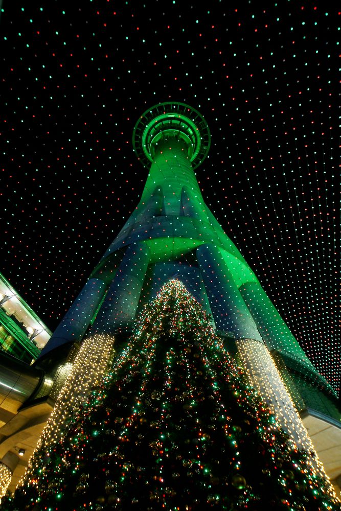 Weihnachten am tower von Auckland/ Neuseeland von Ekkehard S. 