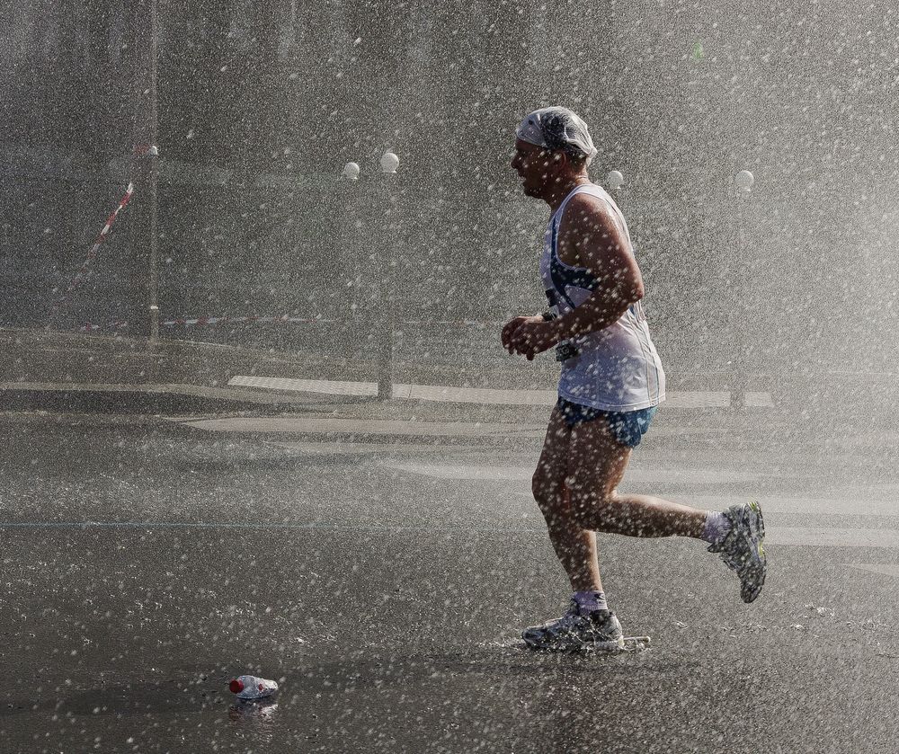 Running in the rain ! de F.JEROME 