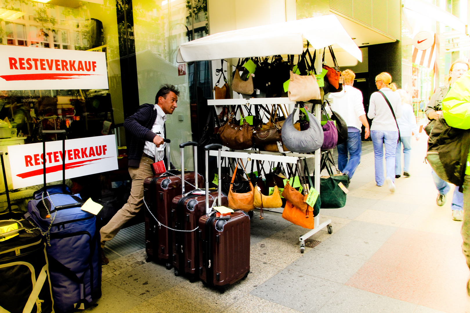 9 - Ich habe noch einen Koffer in Berlin