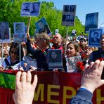 9. MAI VOR DEM SOWJETISCHEN EHRENMAL BERLIN-TIERGARTEN