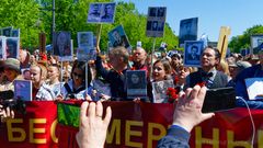 9. MAI VOR DEM SOWJETISCHEN EHRENMAL BERLIN-TIERGARTEN