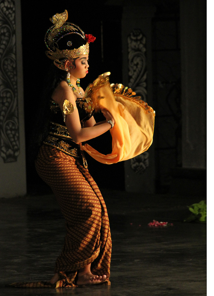 9. Moments of Indonesia: The dancer