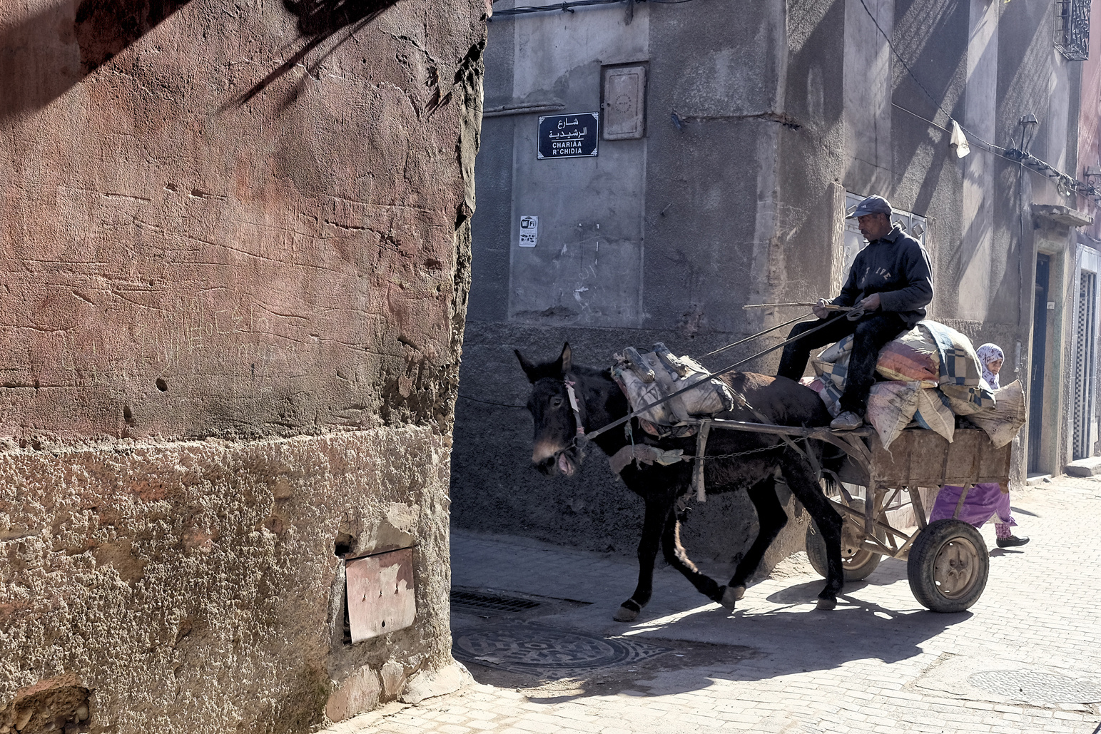 90% aller Transporte im Souk transportieren Eselkarren.