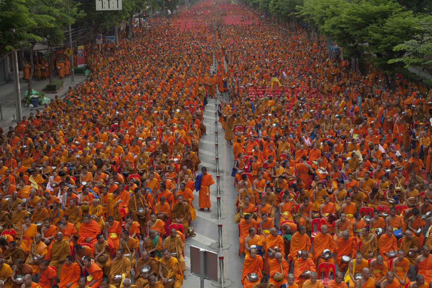 9000 monks - a few of them not in the picture / 9000 Mönche - ein paar davon nicht im Bild