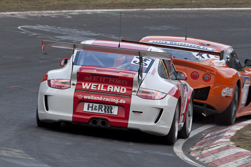 911 vs. Ginetta GT4