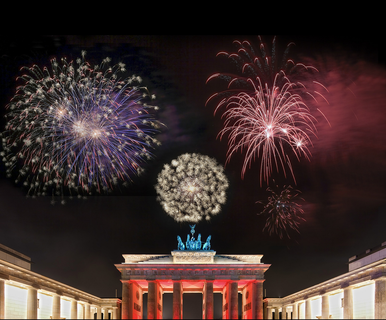 9117E Brandenburger Tor  Berlin mit Feuerwerk