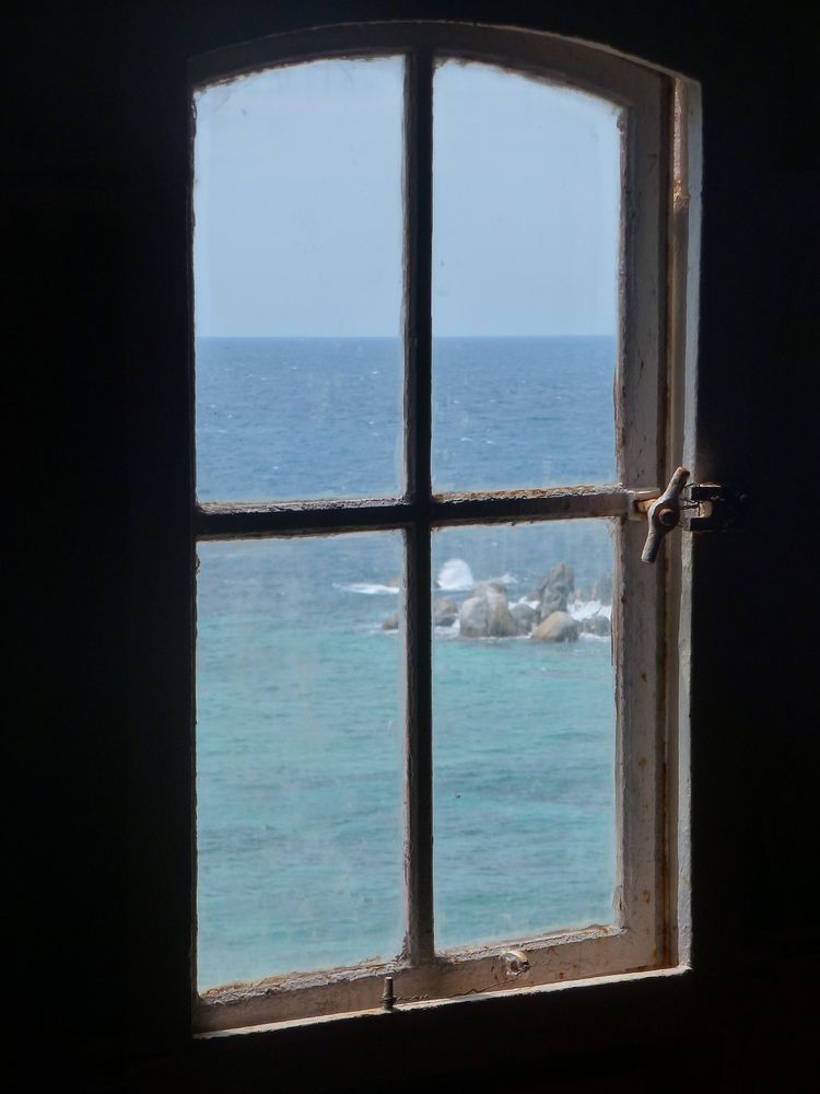 Im Leuchtturm von Lengkuas Island von Oli Kramer 