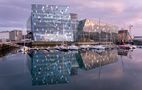 Spiegelung der Harpa von Alex Männel