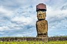 Moai mit Hut by Rainer Rauer