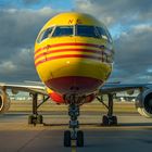 9274TZ DHL Flugzeug auf der Landebahn Stuttgart - Streik?