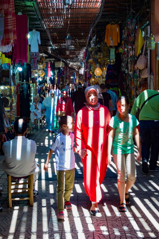 Schattenspiel  im Souk von Unterwegs