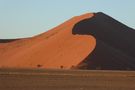 Frühmorgens an der Dühne 45, Namib Sossusvlei Wüste von Jürgen Tippegei