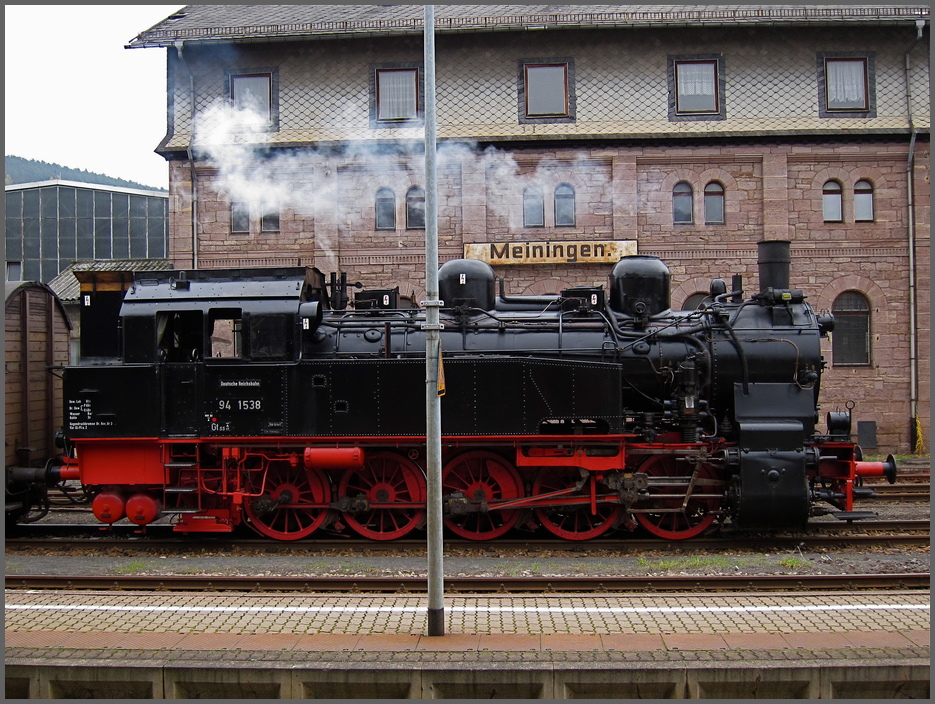 94 1538 im Bahnhof Meiningen