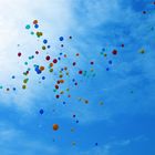 94 Luftballons... Und ein Flugzeug