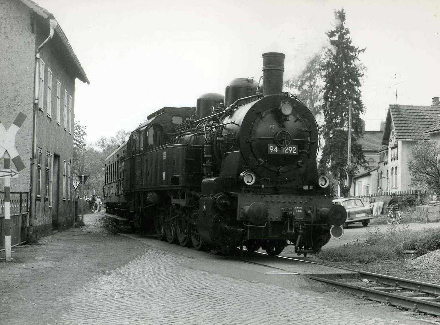 94er als Schublok an einem Sonderzug zwischen Weimar und Bad Berka